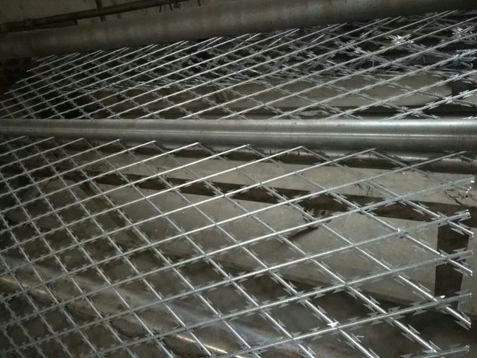 Welded razor wire mesh Security fence 2
