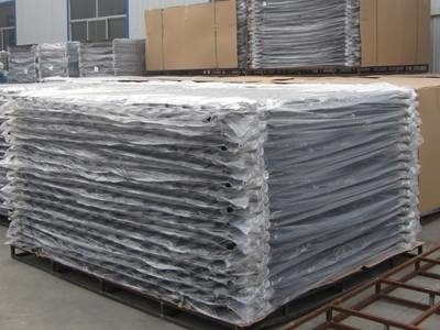 This picture illustrates the whole palisade fence panels being wrapped by plastic film.