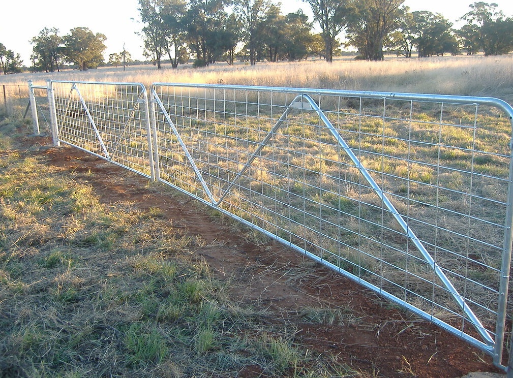 Galvanized Cattle Panel Farm Fence M Stay Gate