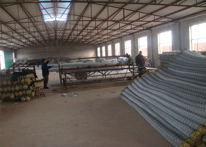 woven mesh chain link mesh fencing 4ft x 100ft standard roll for sale 2" x 2" mesh 9 gauge wire zinc 275 gam/SQM 3