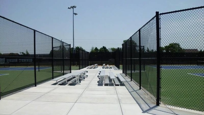 Black chain link fence is a popular tennis court fencing.