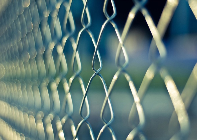 1.2 oz/sq ft (366 g/ sq meter) 8ft height chain link fabric mesh 2"x2" x11ga/2.95mm dia  commerical  hurricane fence 4