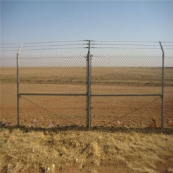 Chain Link Fence Rolls:  Versatility & Strength